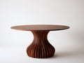 Table de jardin-Bois massif-132 x 132 x 75 cm-Brun acajou-Style sculptural contemporain